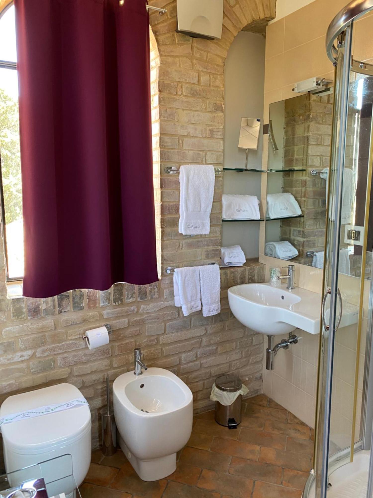 Relais Villa Sant'Isidoro Colbuccaro Buitenkant foto